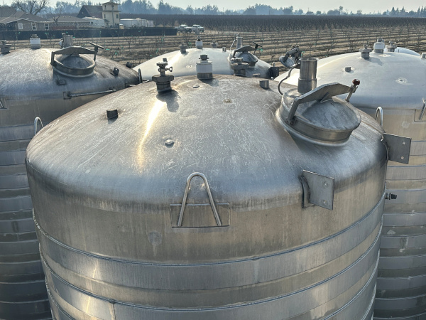 6000 gallon wine tank